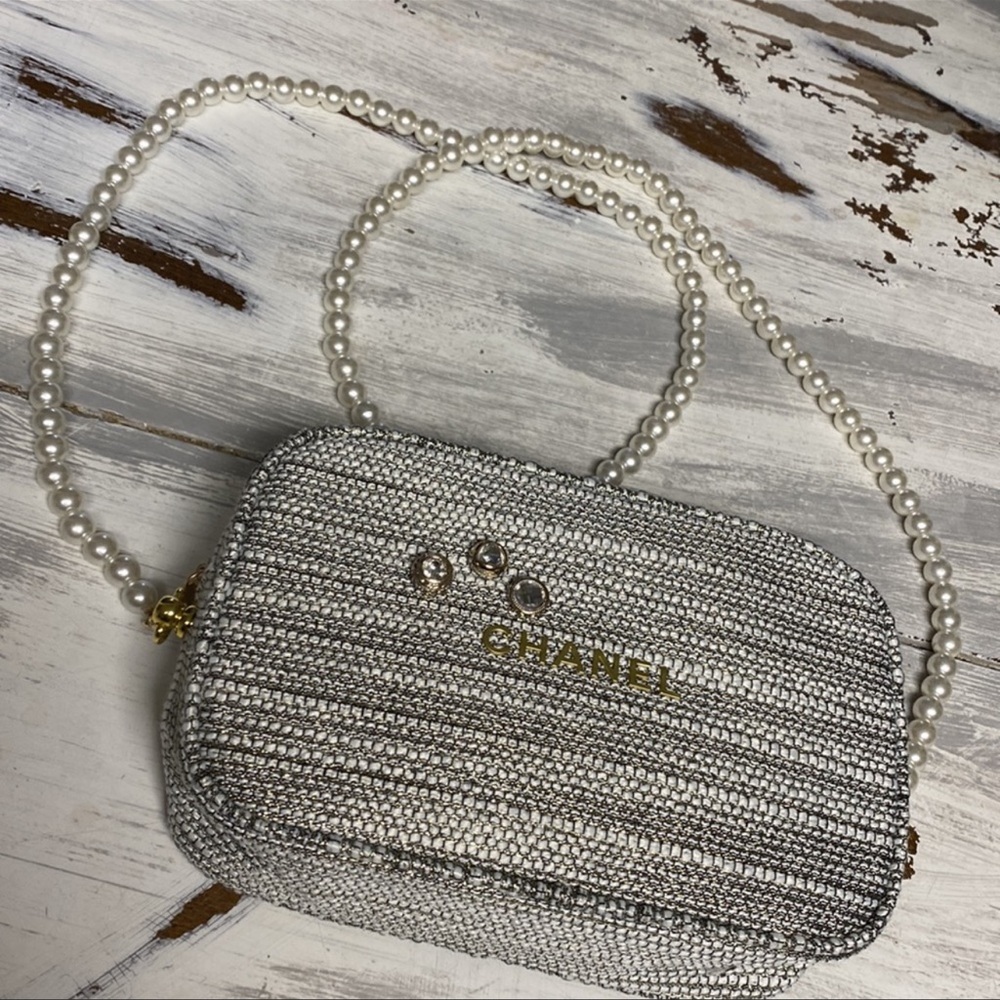 Chanel Tweed Pouch with Straps - Holiday Edition - Picture 6 of 10